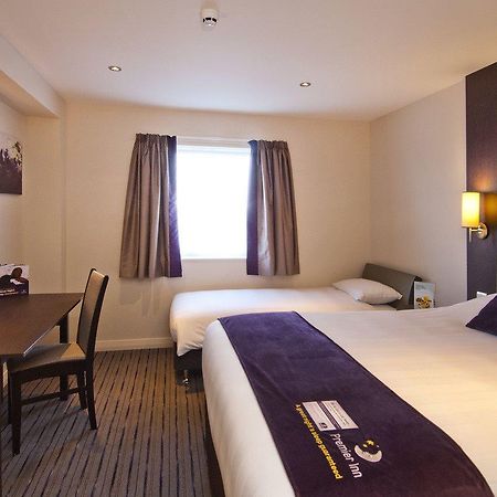 Premier Inn Эксетер Экстерьер фото
