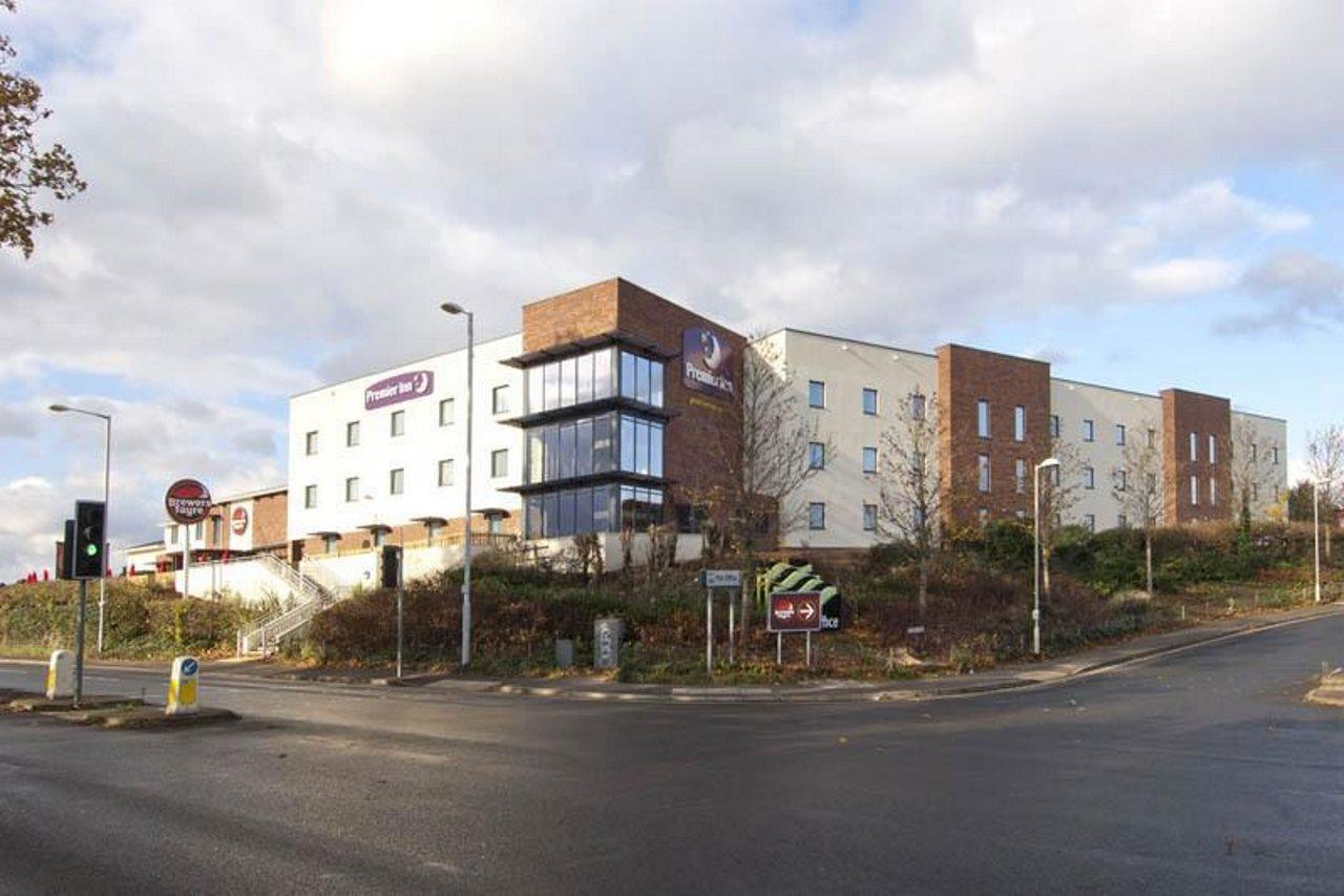 Premier Inn Эксетер Экстерьер фото