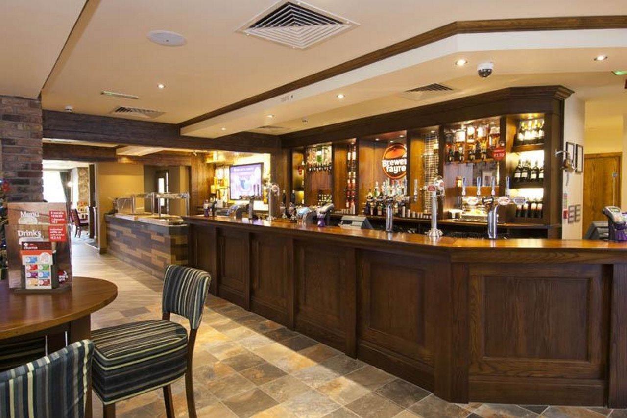 Premier Inn Эксетер Экстерьер фото