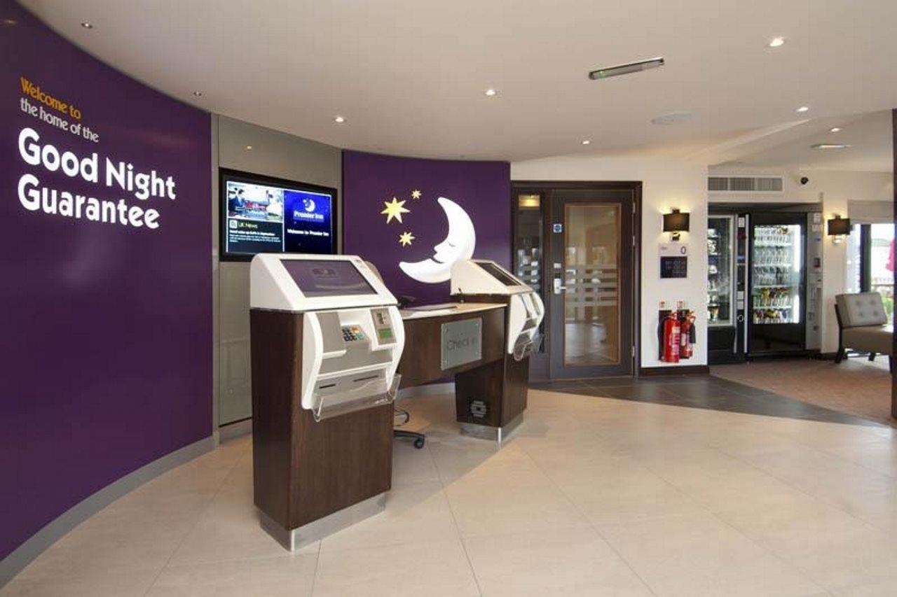 Premier Inn Эксетер Экстерьер фото